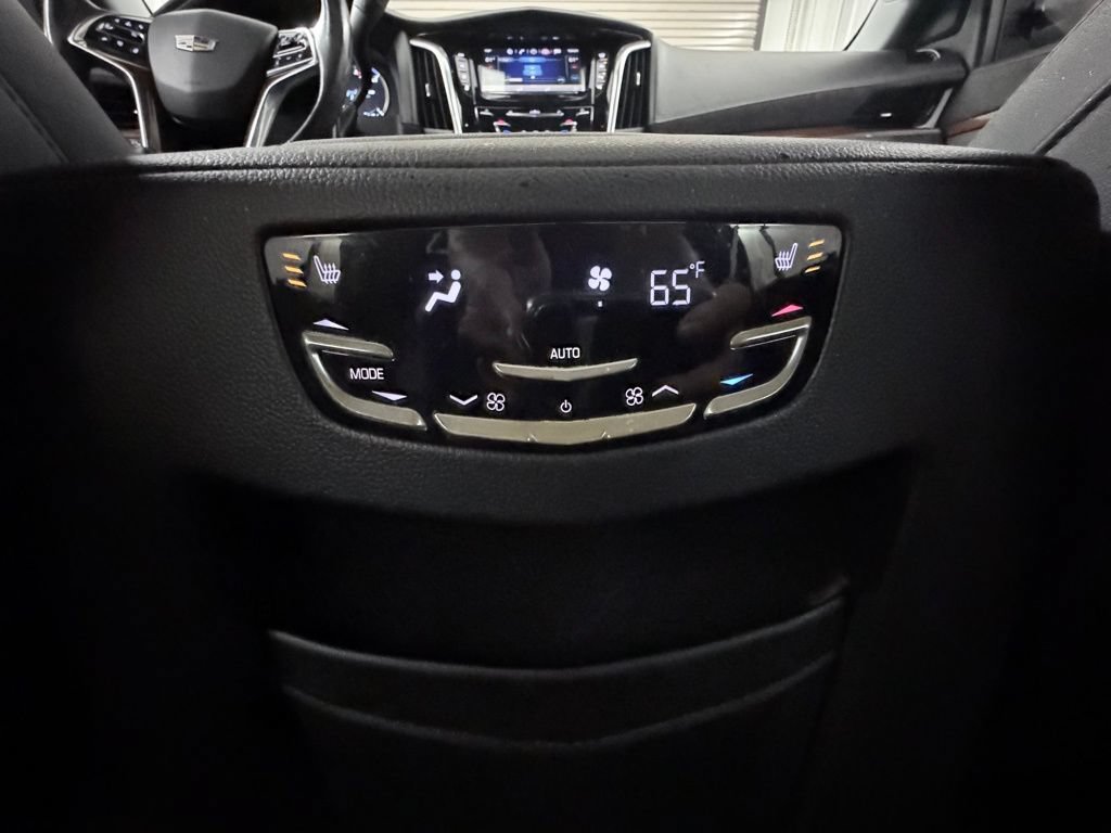 Used 2020 Cadillac Escalade Luxury w/ LPO, Radiant Package AWD/4WD image 29