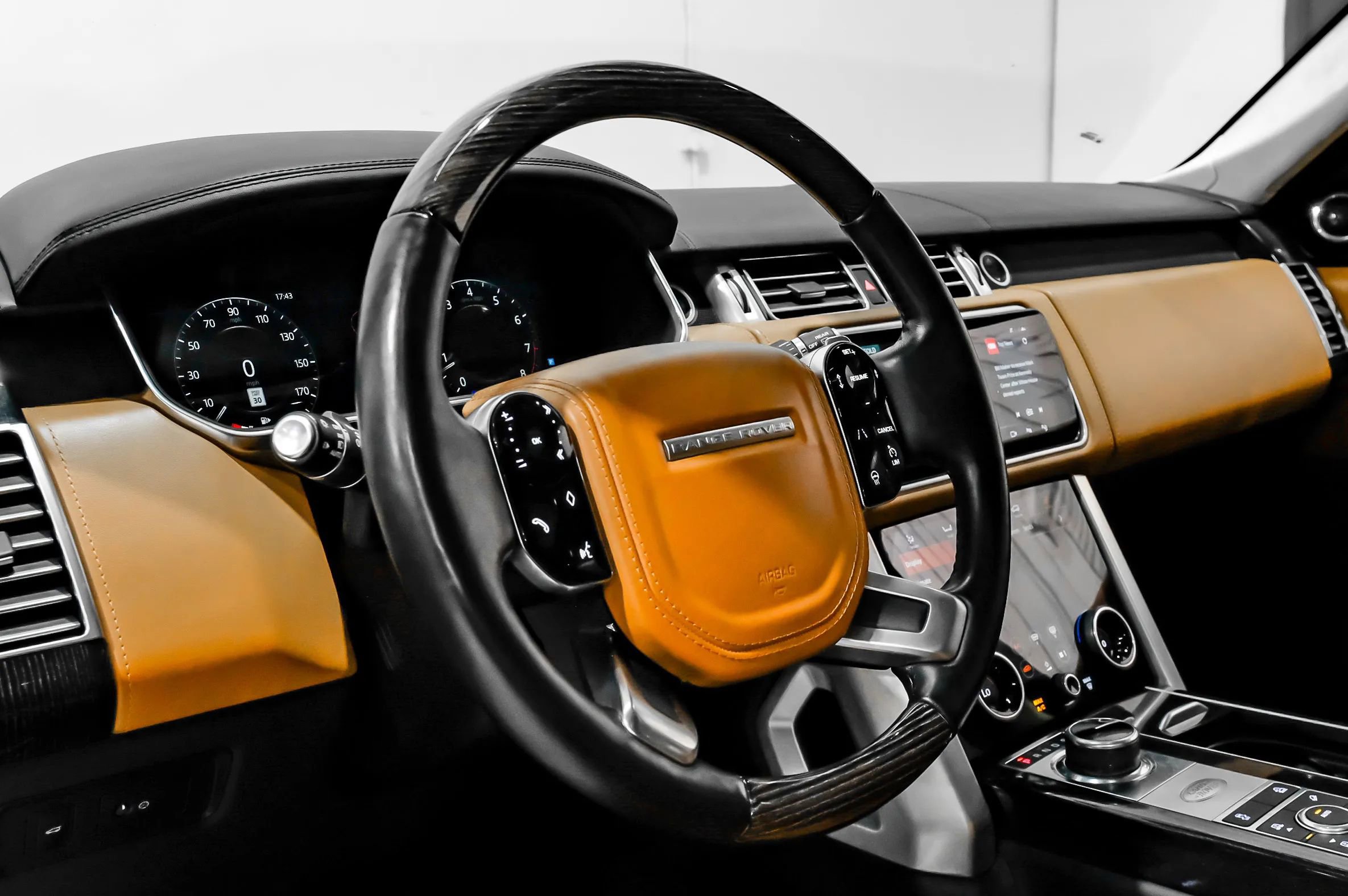 Used 2019 Land Rover Range Rover Long Wheelbase Autobiography image 16