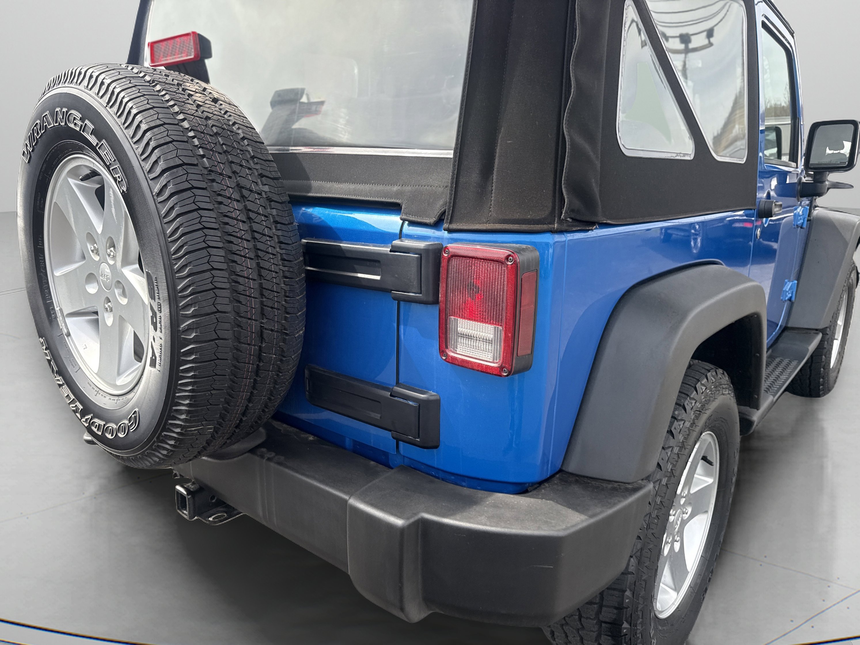 Used 2015 Jeep Wrangler Sport w/ Quick Order Package 23S AWD/4WD image 4