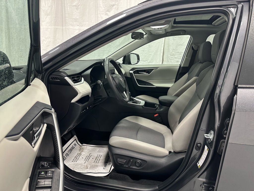 Used 2025 Toyota RAV4 XLE w/ Convenience Package image 10