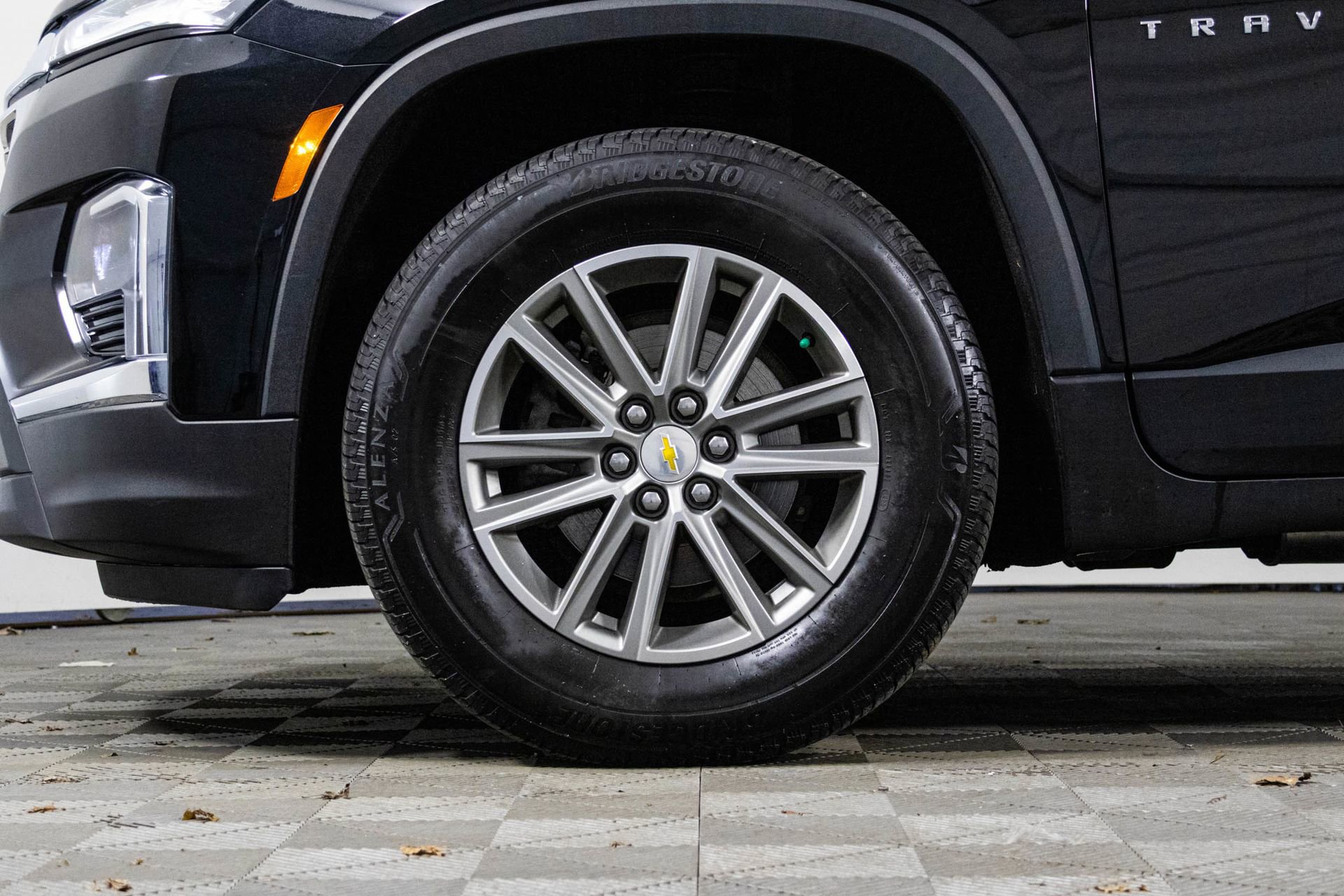 Used 2023 Chevrolet Traverse LT image 43