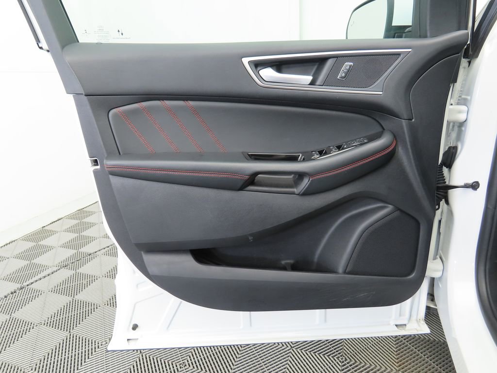 Used 2020 Ford Edge ST-Line w/ Cold Weather Package image 25