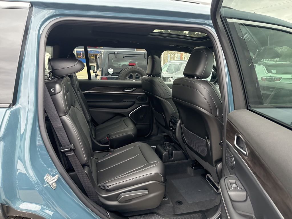 New 2026 Jeep Grand Cherokee L Limited image 29