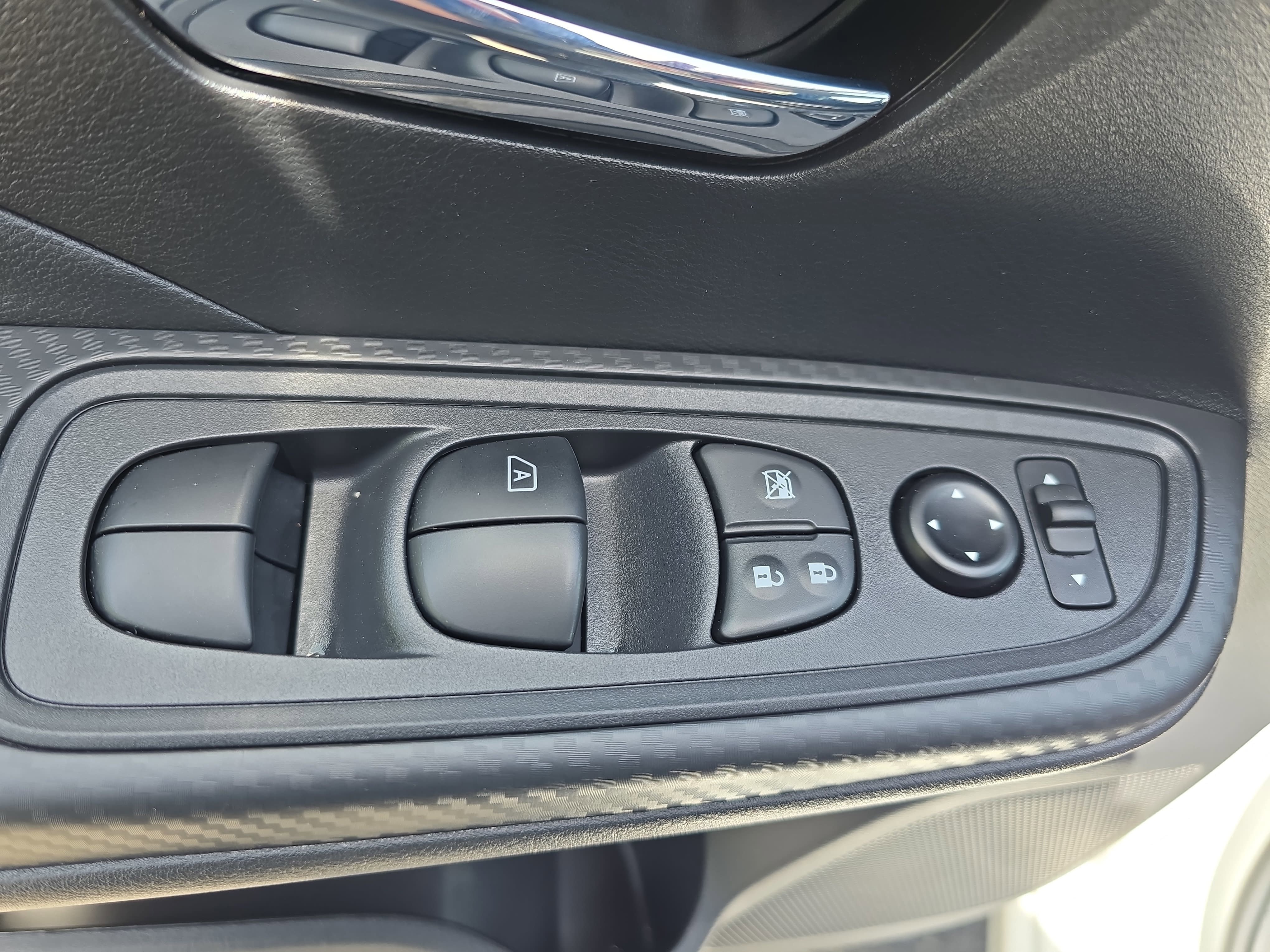Used 2025 Nissan Versa SV w/ Trunk Package image 23