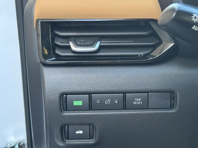 Used 2025 Nissan Sentra SV w/ SV Premium Package FWD image 14