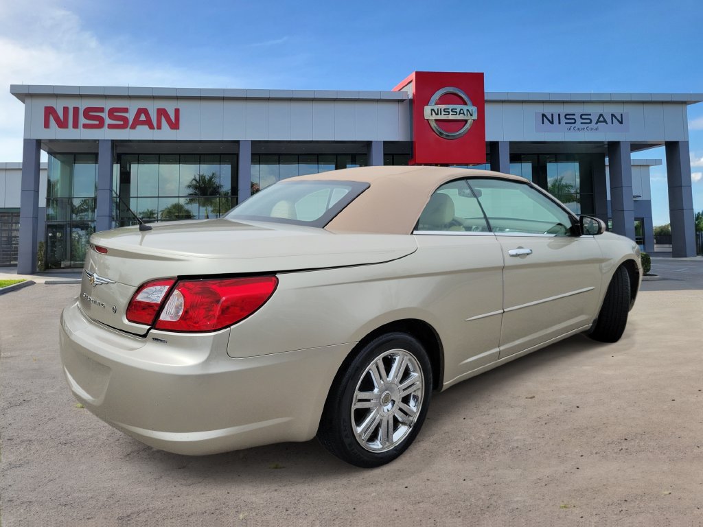 Used 2008 Chrysler Sebring Limited w/ Luxury Group FWD image 2
