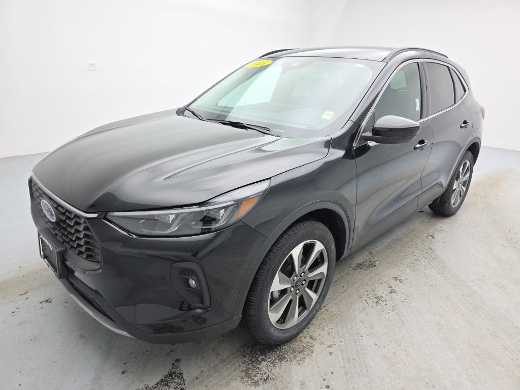 Used 2025 Ford Escape Platinum image 5
