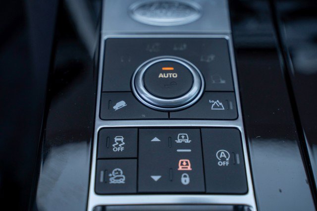 Used 2020 Land Rover Discovery HSE image 80