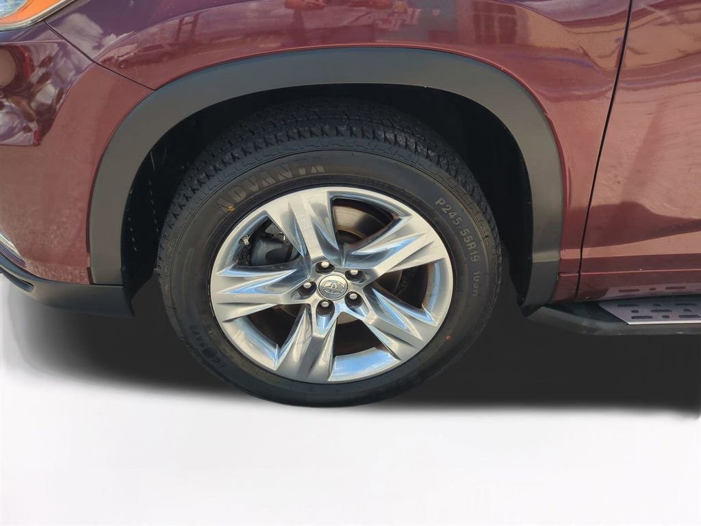 Used 2015 Toyota Highlander Limited w/ Driver Technology Package image 11
