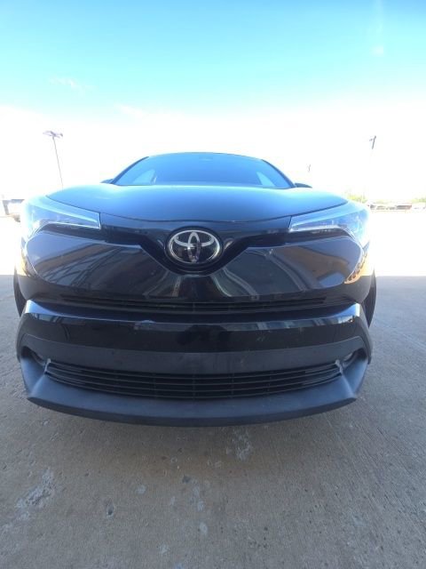 Used 2018 Toyota C-HR XLE image 3
