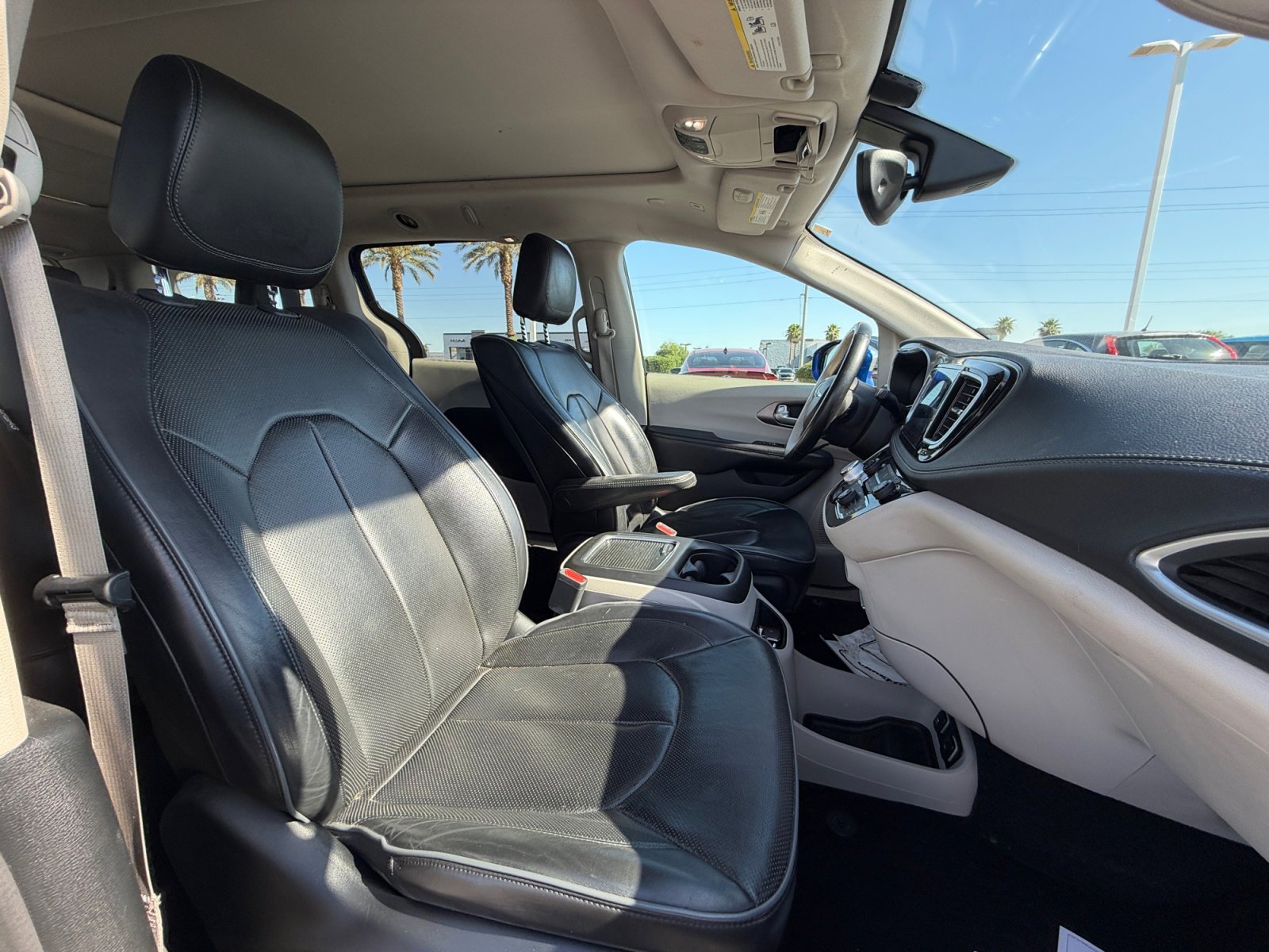 Used 2018 Chrysler Pacifica Limited FWD image 19