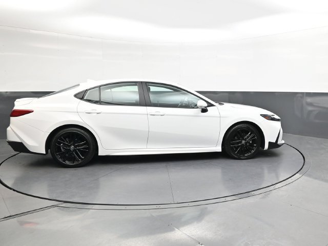 Used 2025 Toyota Camry SE FWD image 3