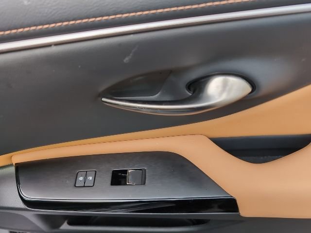 Certified 2023 Lexus ES 300h w/ Premium Package image 28