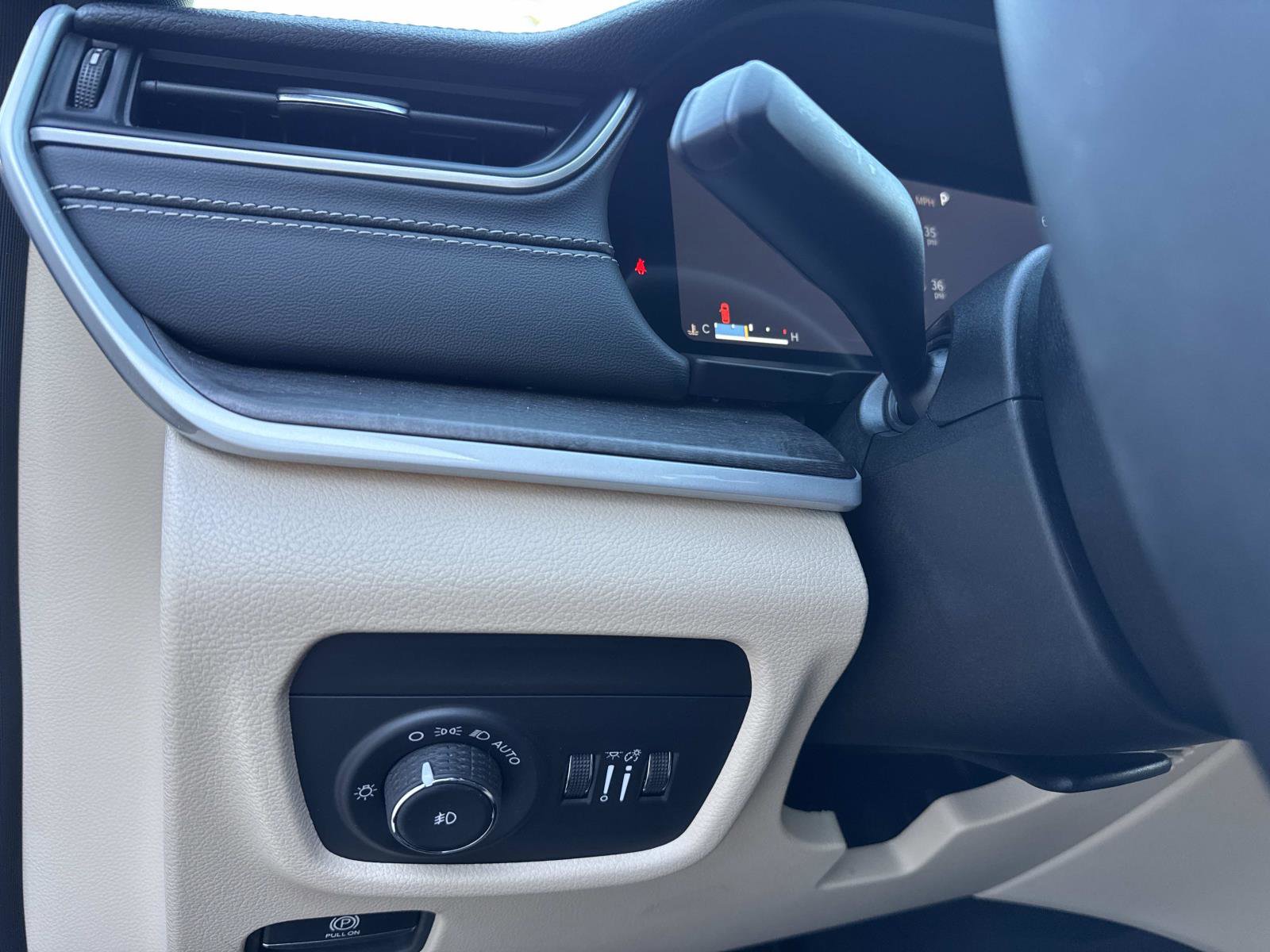 Used 2024 Jeep Grand Cherokee Limited w/ MOPAR Finishing Package image 31