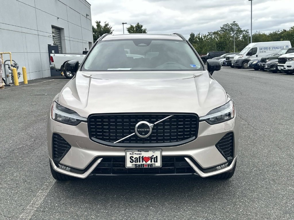 Used 2023 Volvo XC60 B5 Plus w/ Climate Package AWD/4WD image 8