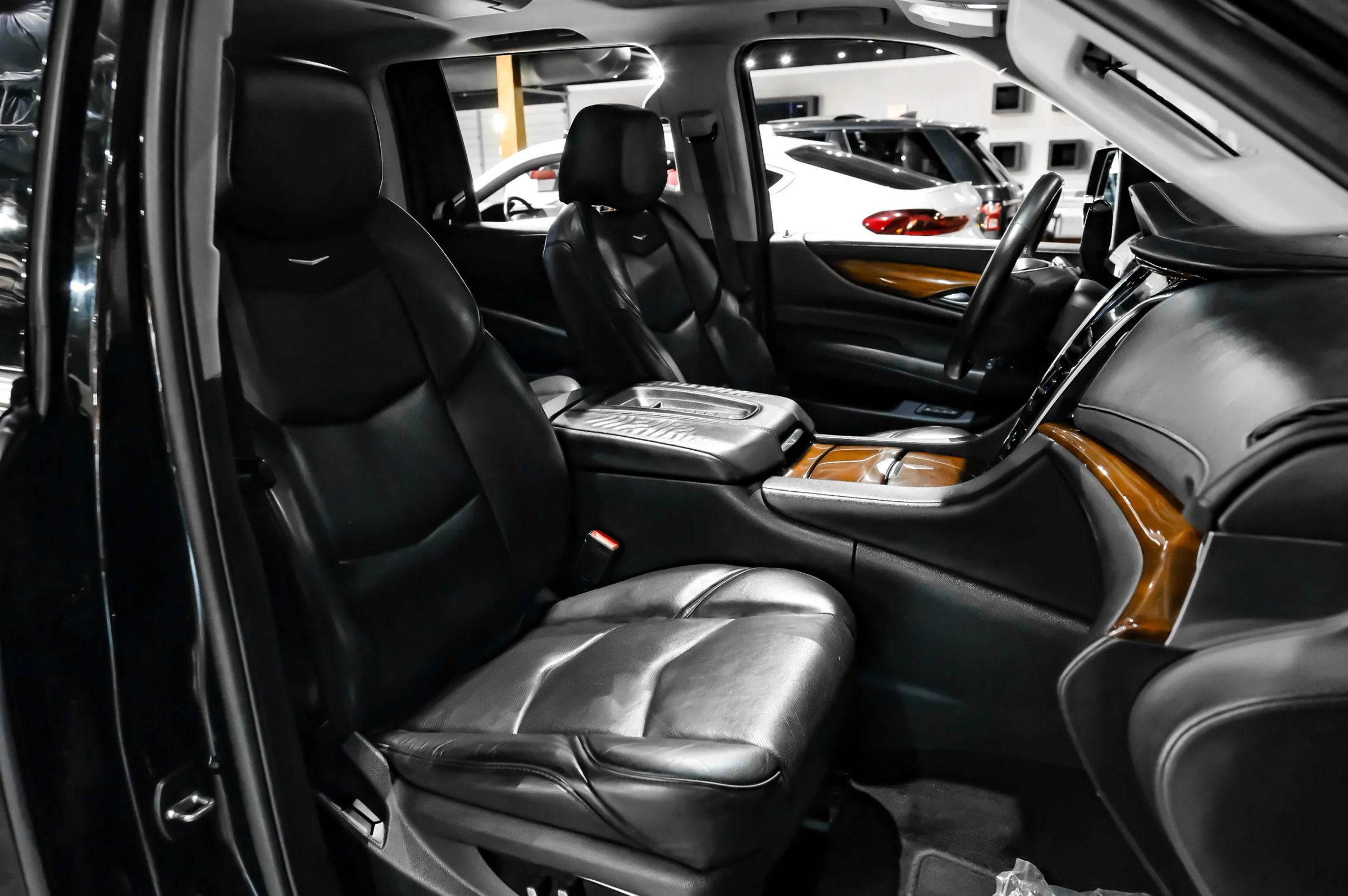 Used 2017 Cadillac Escalade ESV Luxury RWD image 44