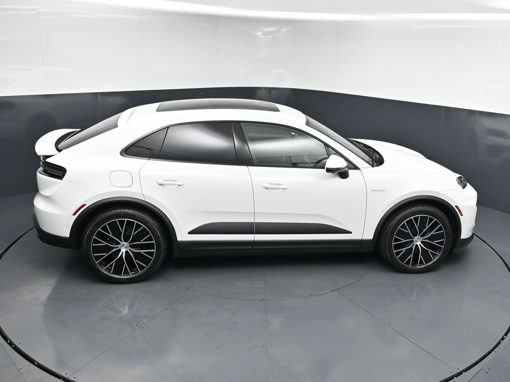 New 2026 Porsche Macan 4 Electric AWD/4WD image 17