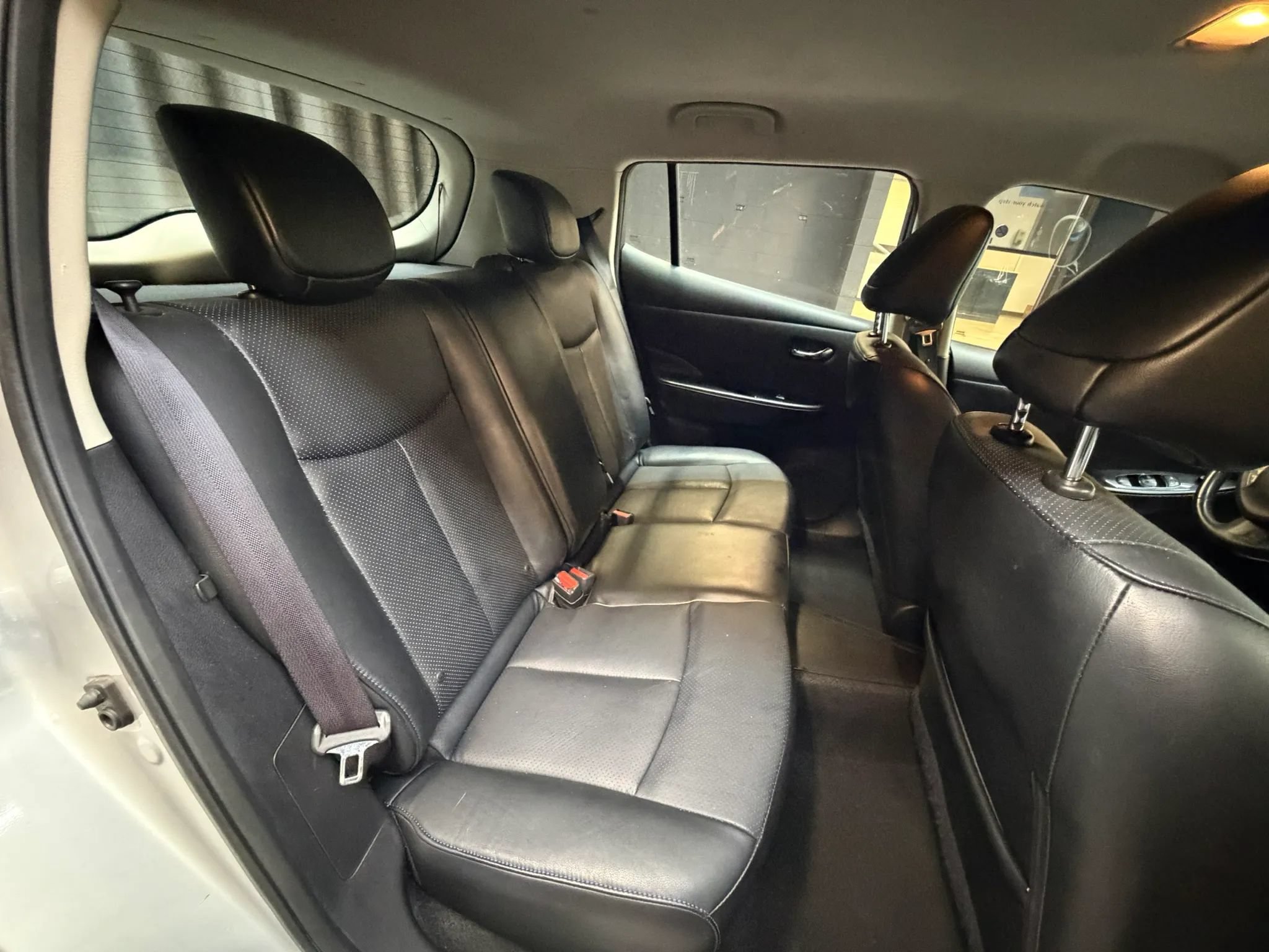 Used 2014 Nissan Leaf SL w/ Premium Package FWD image 28