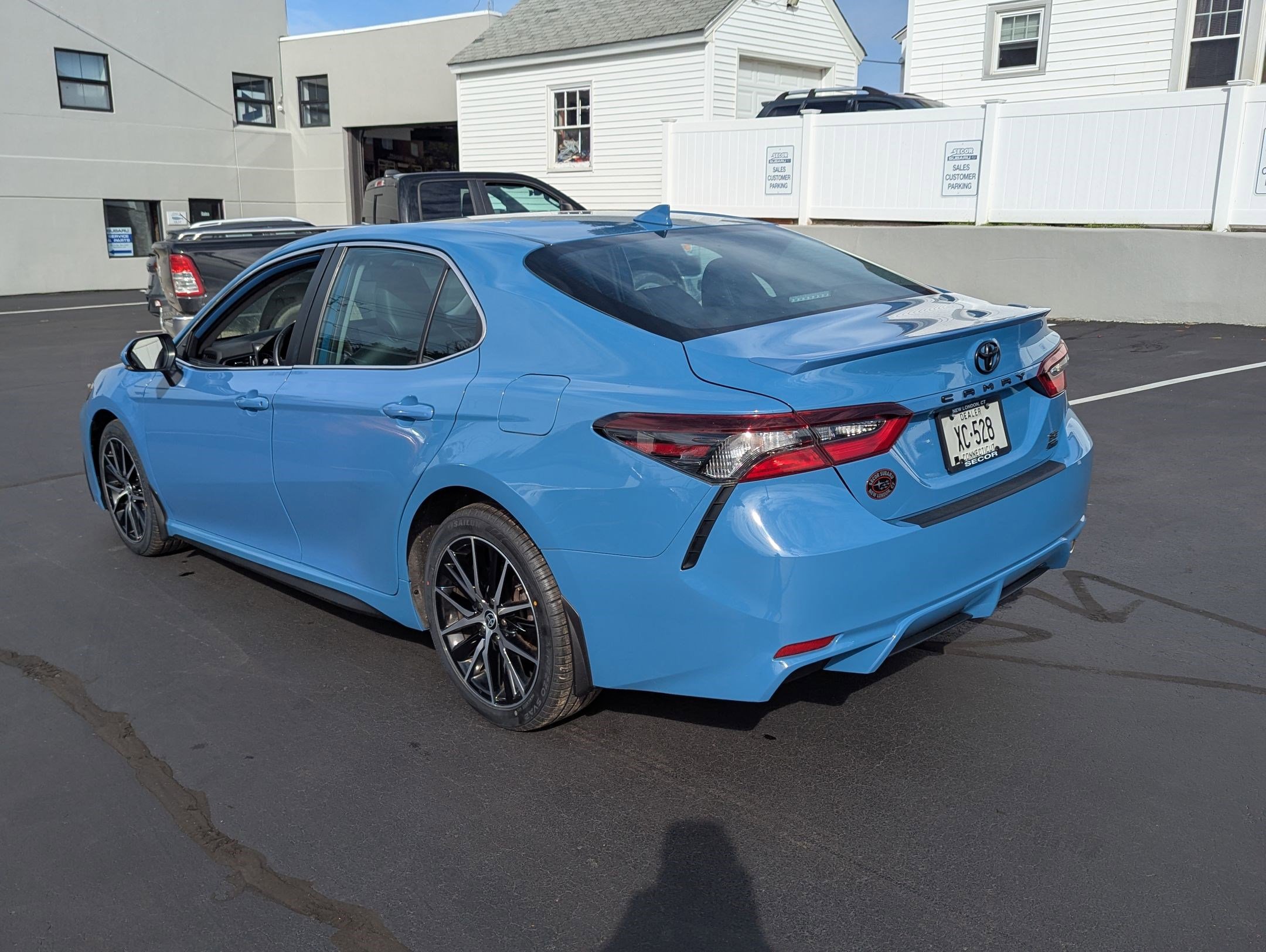 Used 2023 Toyota Camry SE image 5