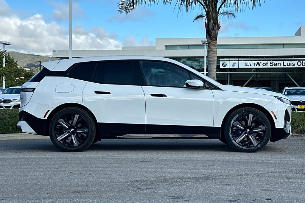 Used 2024 BMW iX xDrive50 w/ Sport Package AWD/4WD image 2