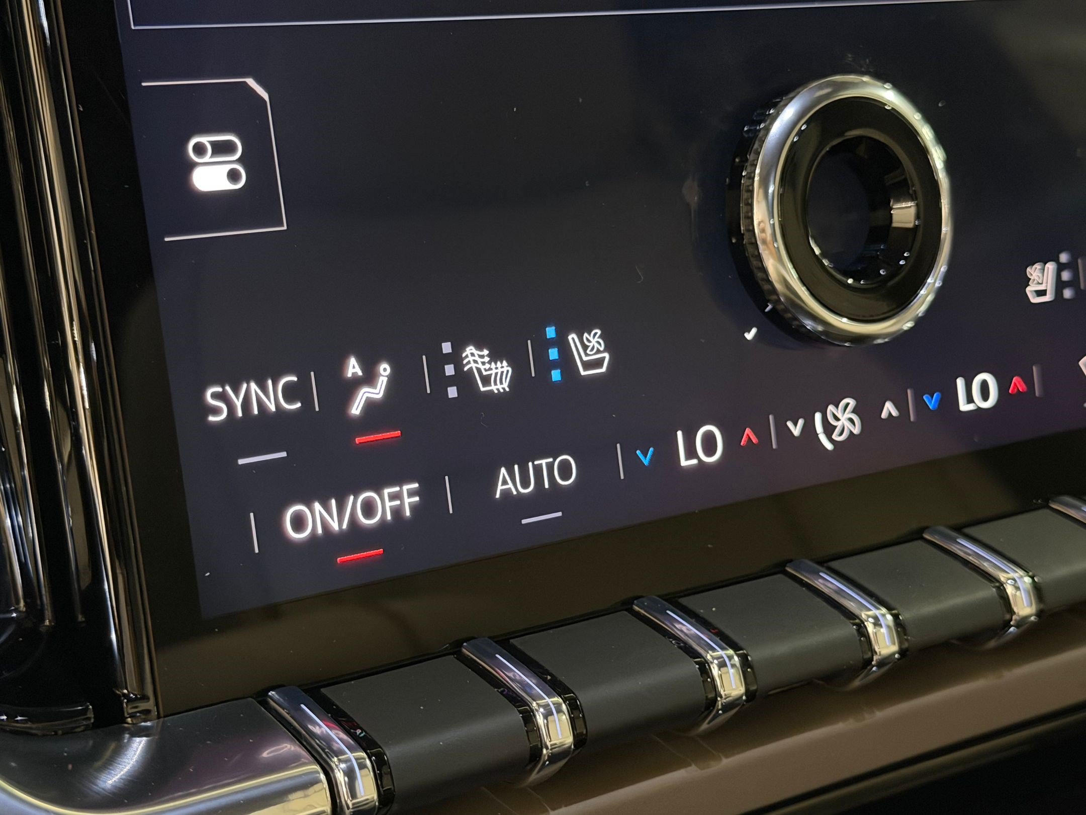 Used 2025 GMC Yukon XL Denali AWD/4WD image 19