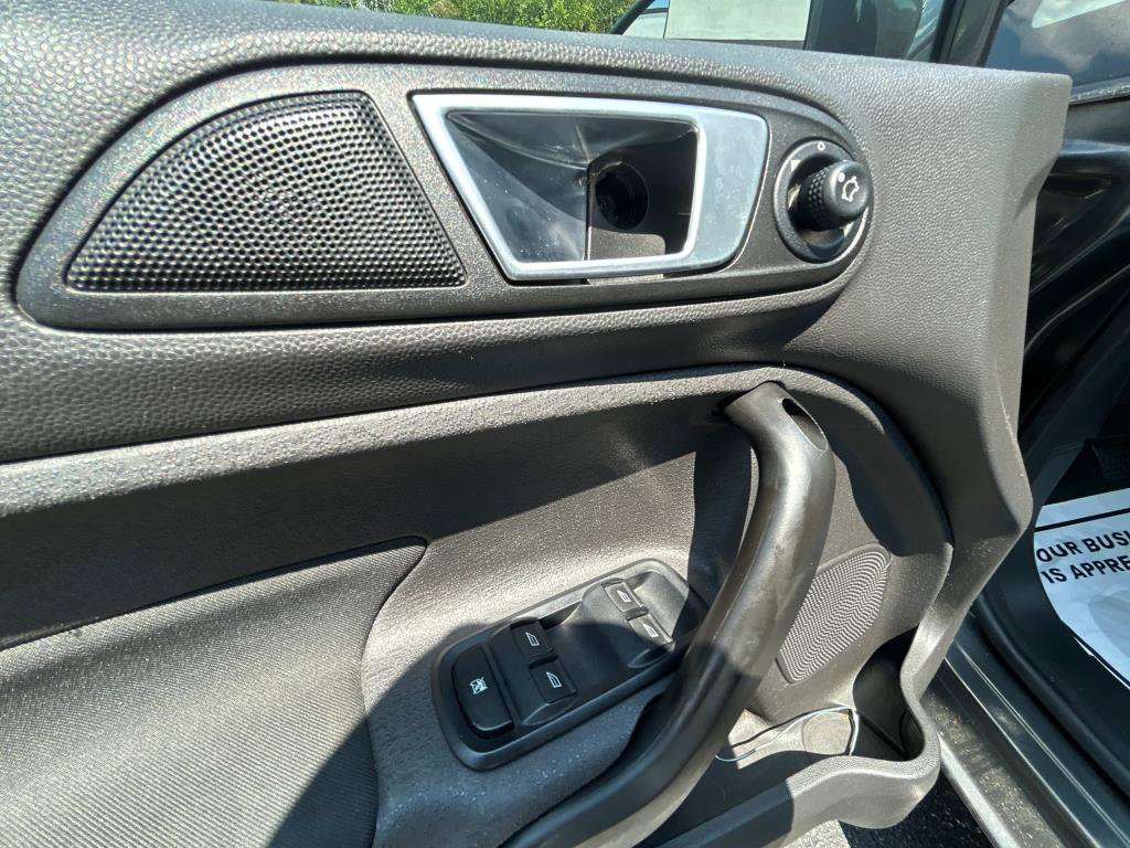 Used 2015 Ford Fiesta SE image 20