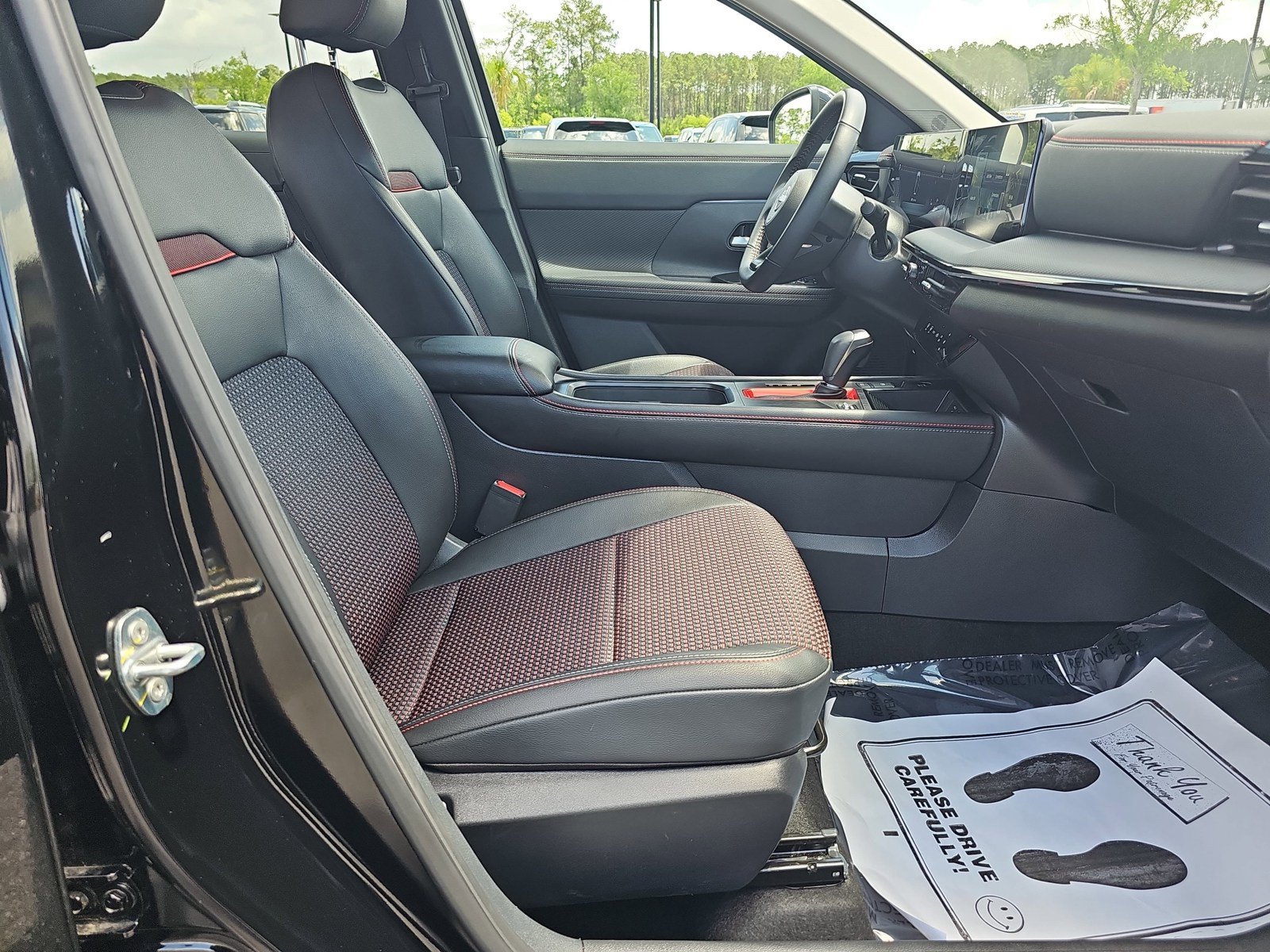 Used 2025 Nissan Kicks SR FWD image 11