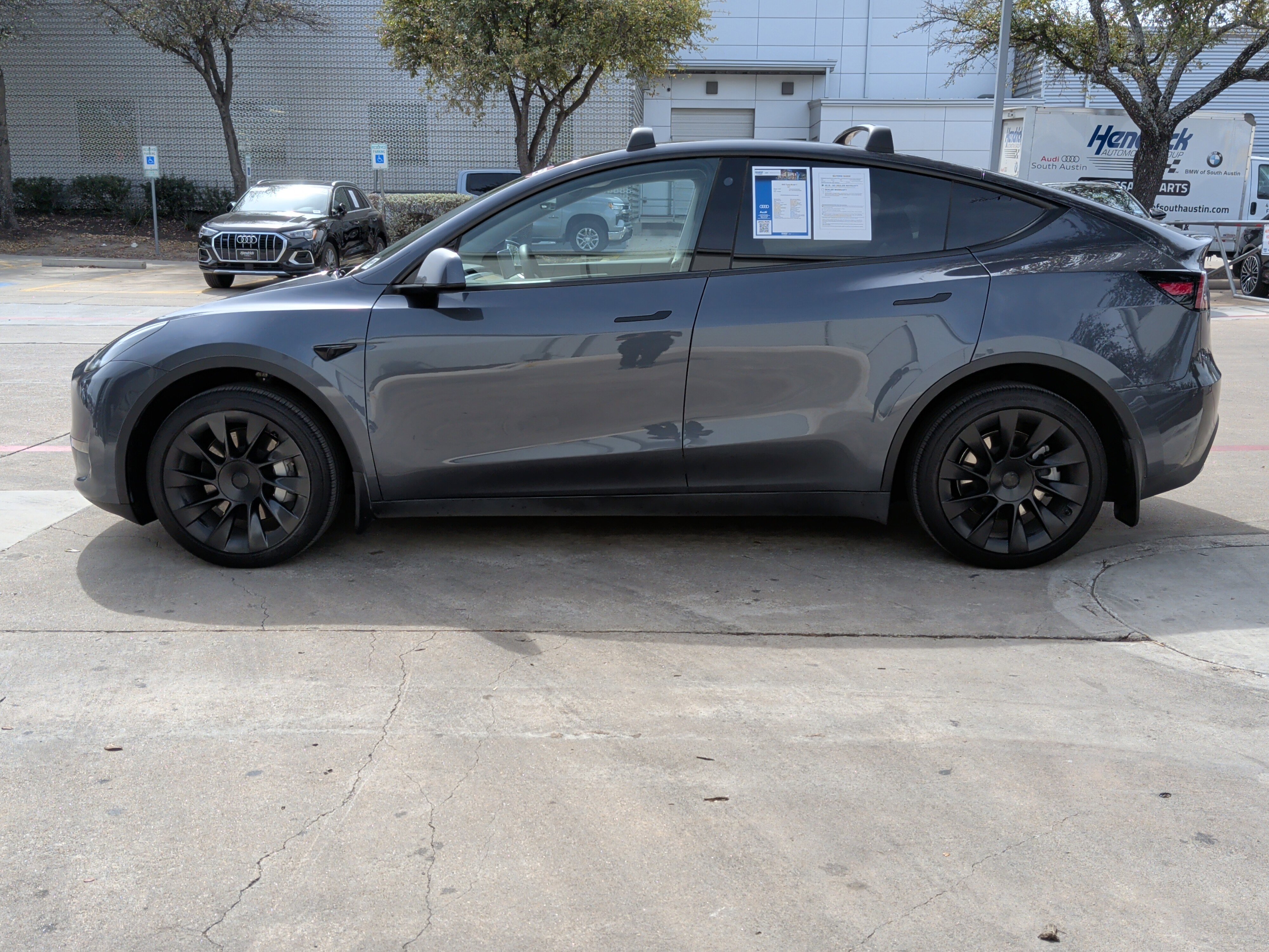 Used 2023 Tesla Model Y AWD image 7