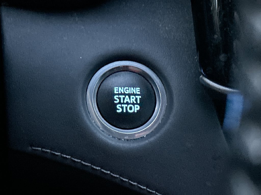 Used 2021 Toyota Highlander XLE FWD image 19