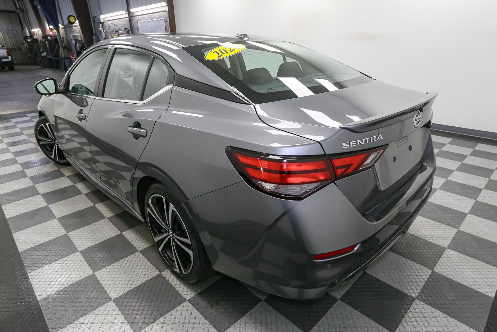 Used 2020 Nissan Sentra SR w/ Premium Package FWD image 9