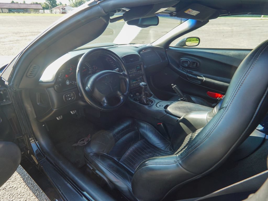 Used 2004 Chevrolet Corvette Convertible w/ Preferred Equipment Group RWD image 10