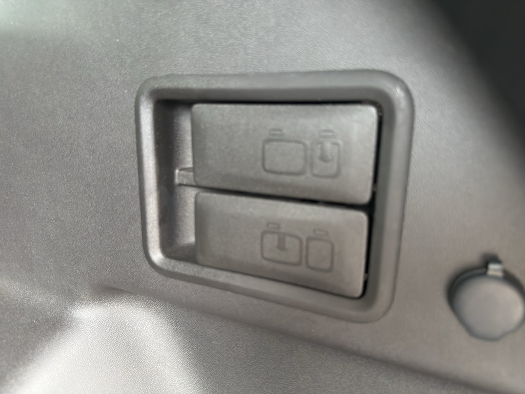 Used 2023 GMC Terrain AT4 w/ Tech Package AWD/4WD image 38