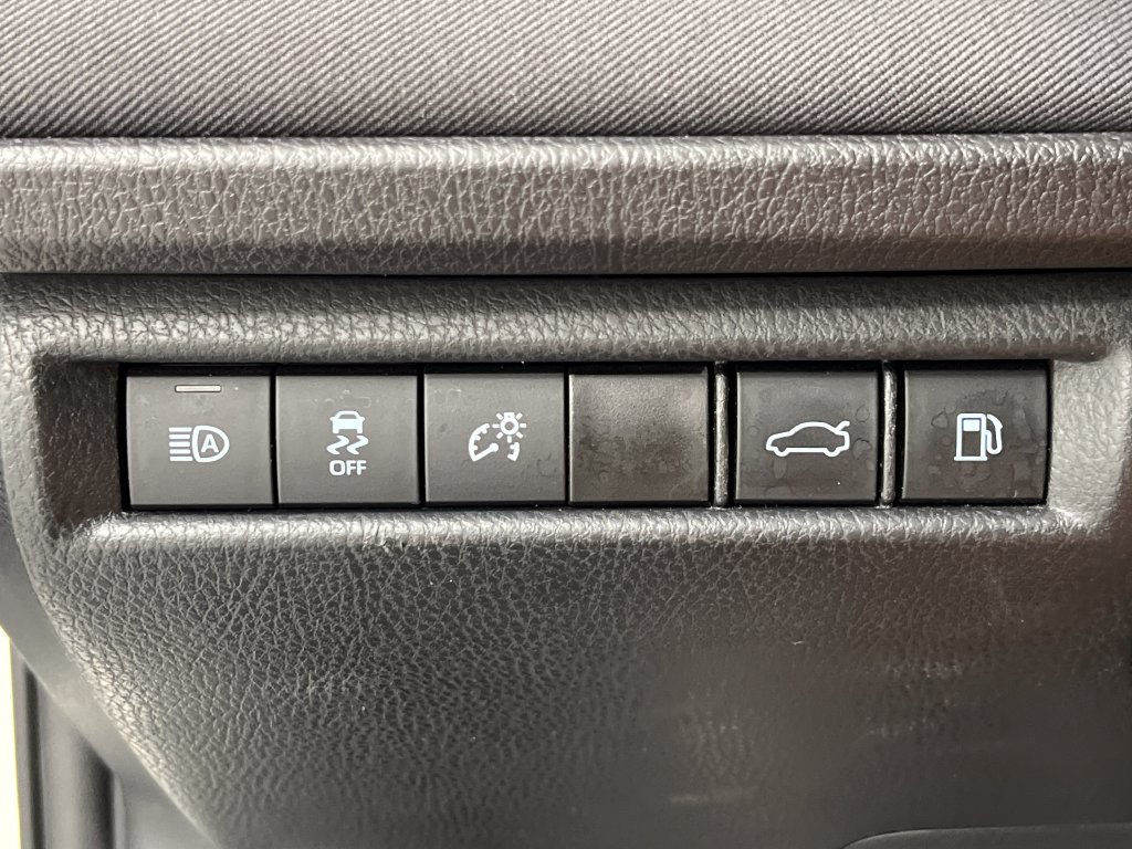 Used 2025 Toyota Camry LE FWD image 43