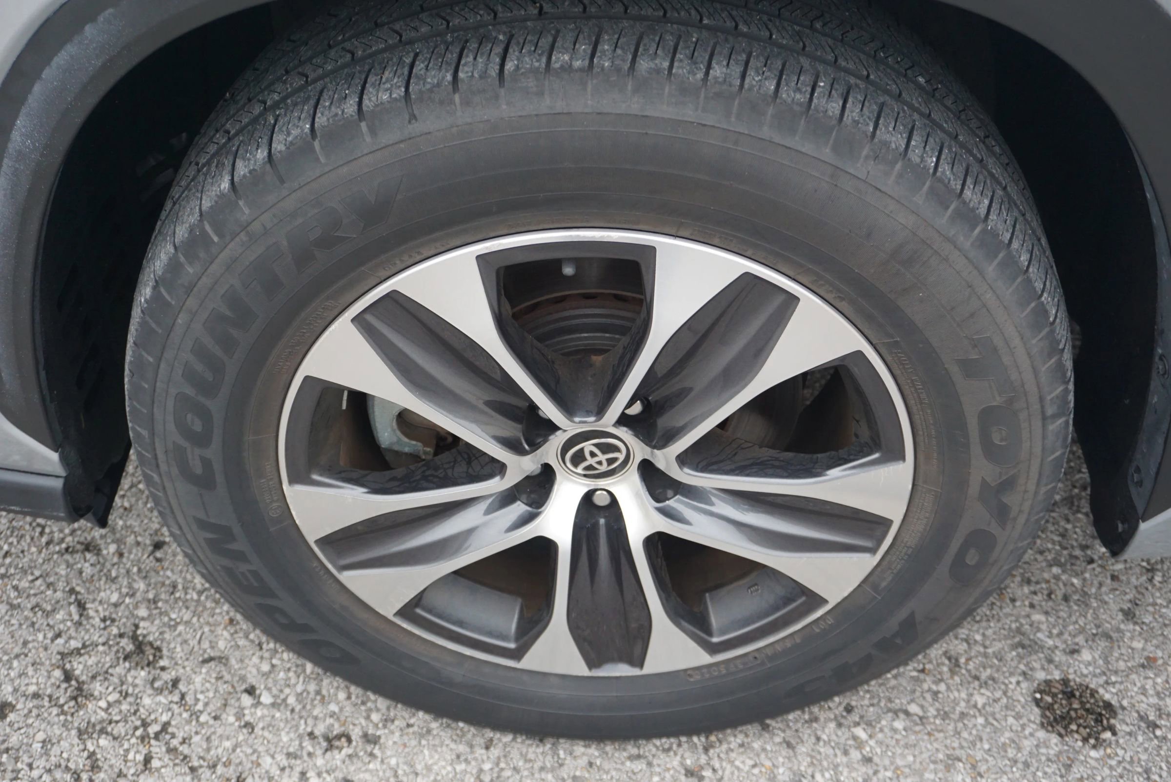 Used 2021 Toyota Highlander XLE image 11