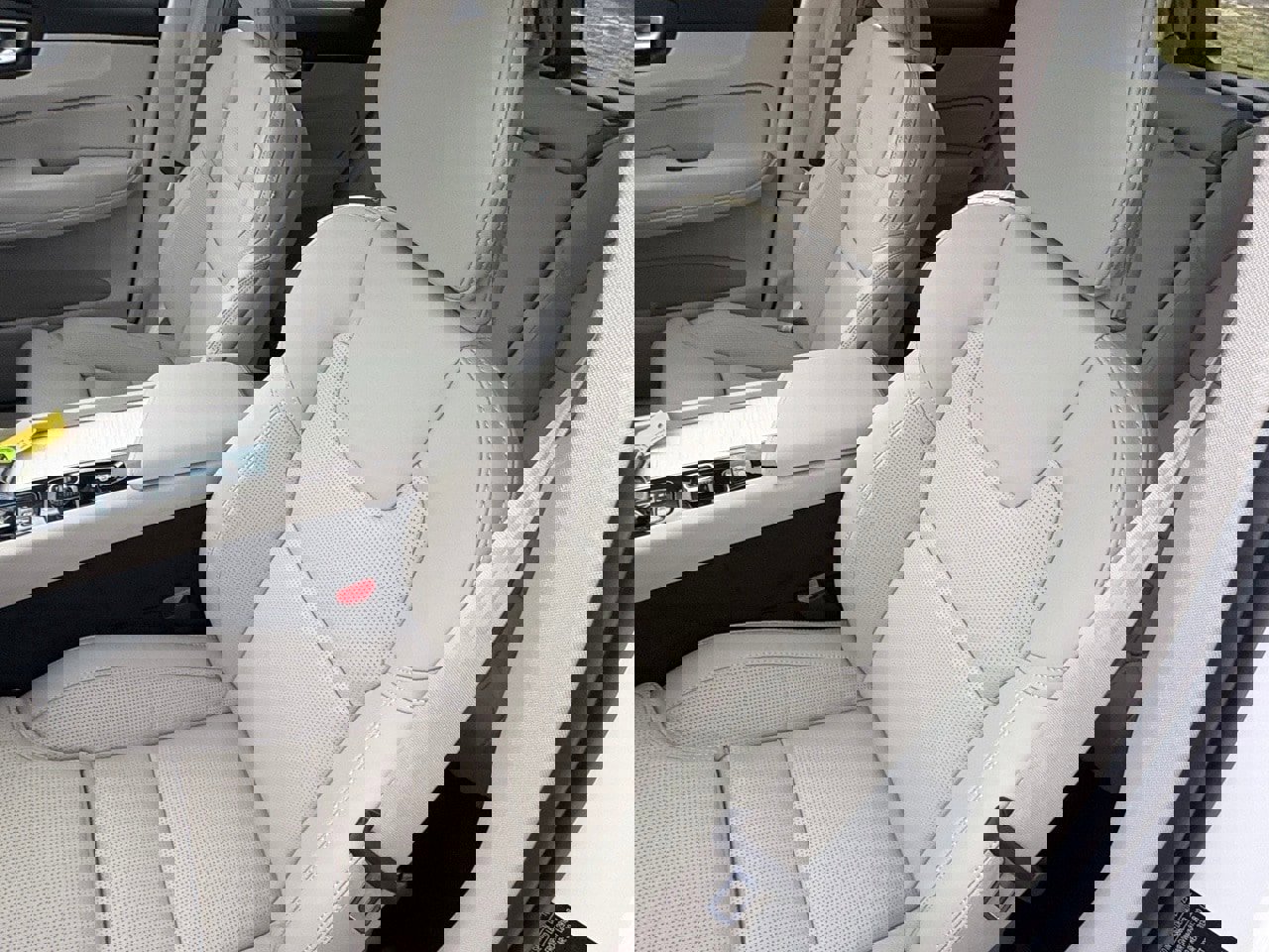 New 2026 Volvo XC60 T8 Ultra w/ Protection Package Premier image 19