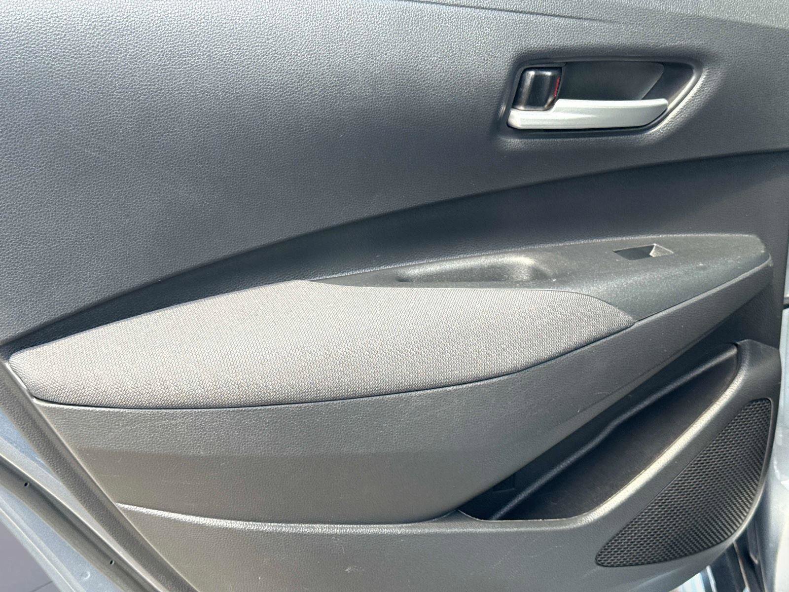 Used 2020 Toyota Corolla LE image 12