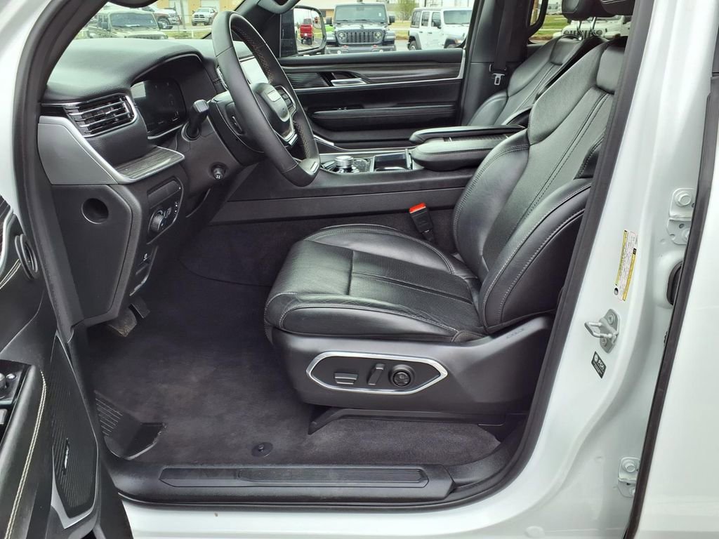 Used 2023 Jeep Wagoneer Series III w/ Preferred Equipment Group AWD/4WD image 21