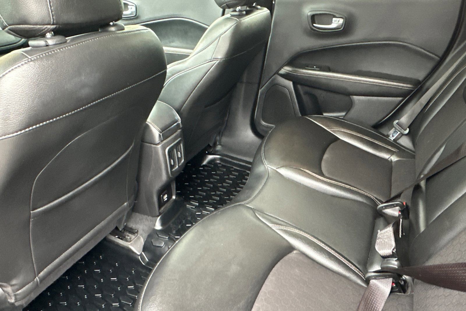 Used 2020 Jeep Compass Latitude image 12