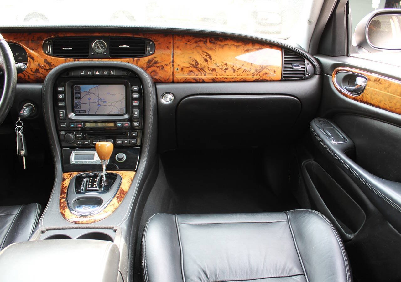 Used 2007 Jaguar XJ8 L RWD image 17
