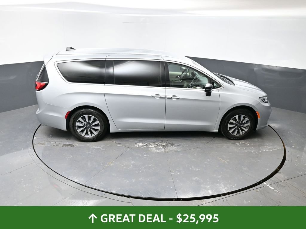 Used 2024 Chrysler Pacifica Limited FWD image 43