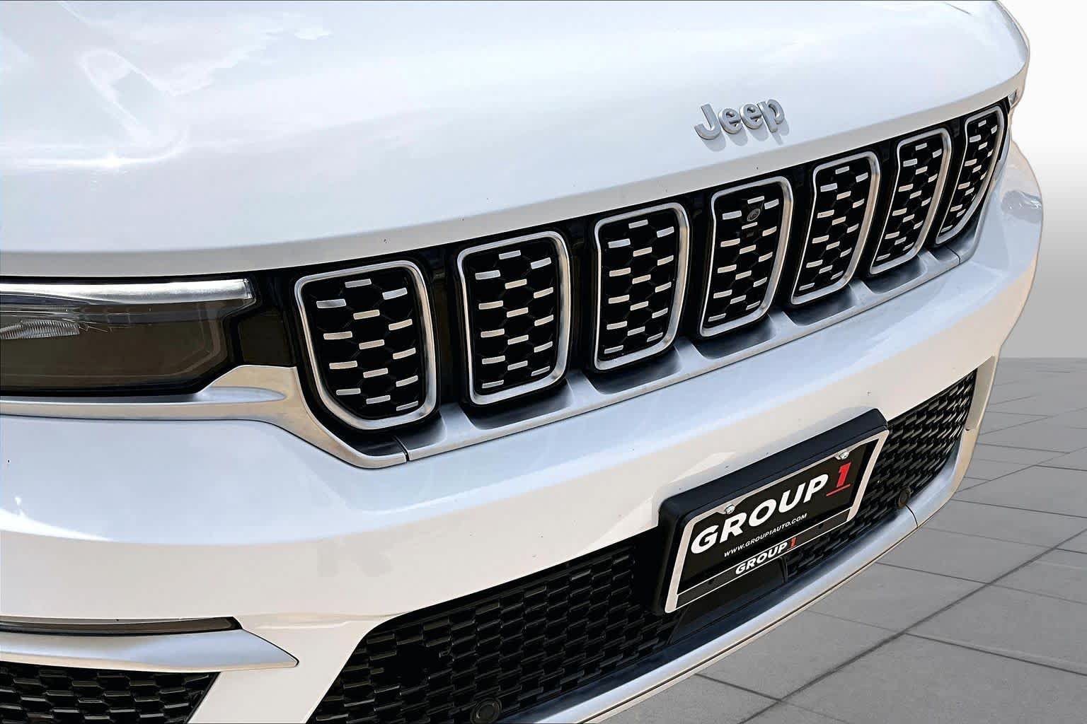 Used 2025 Jeep Grand Cherokee Summit AWD/4WD image 30