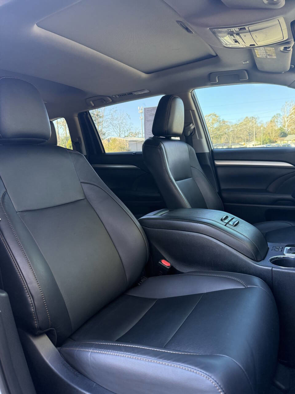 Used 2019 Toyota Highlander SE image 13