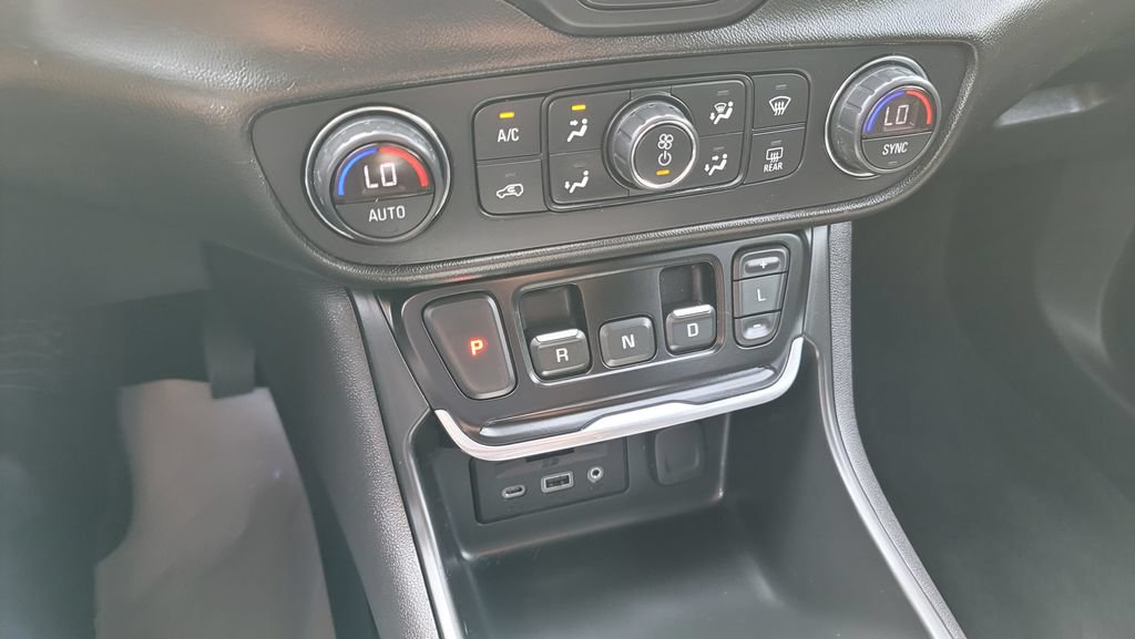 Used 2021 GMC Terrain SLT AWD/4WD image 22