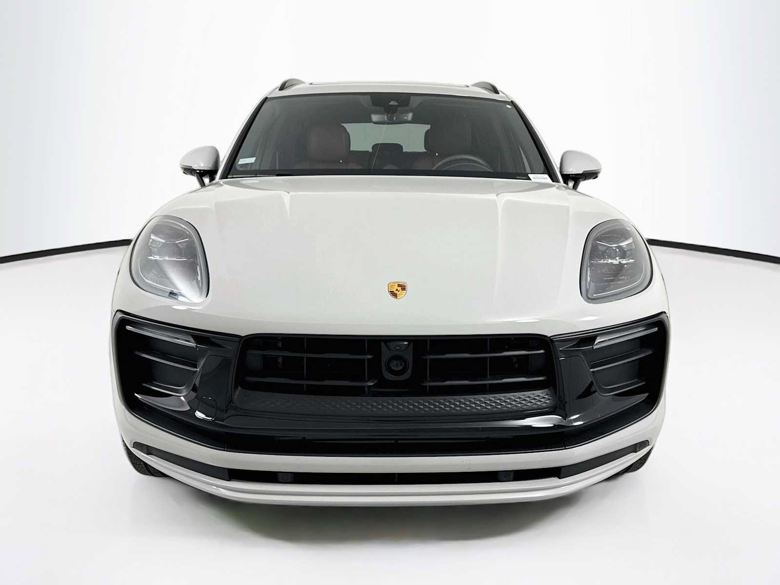 Certified 2025 Porsche Macan AWD/4WD image 6