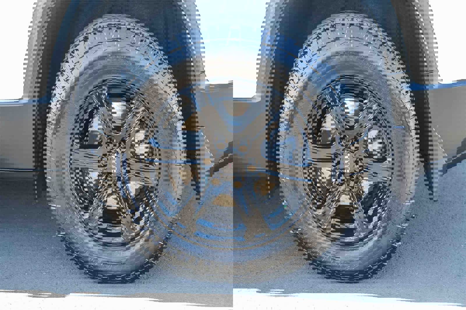 Used 2023 GMC Acadia AT4 w/ Technology Package image 10