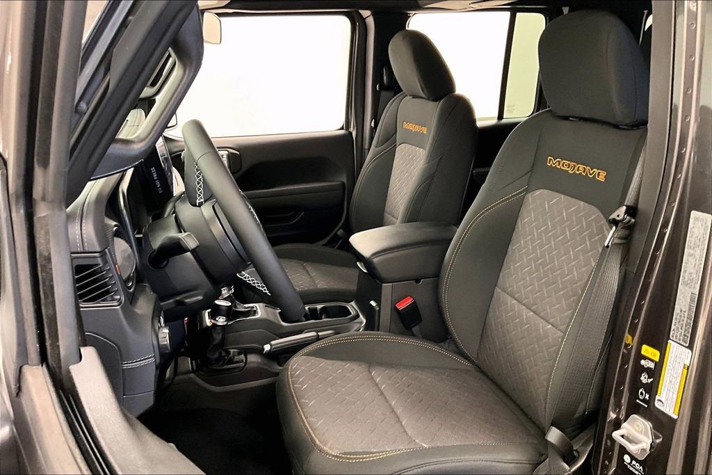 Used 2025 Jeep Gladiator Mojave AWD/4WD image 21