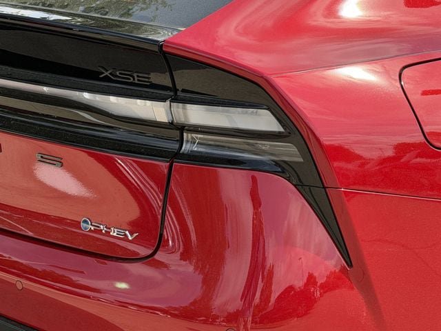 New 2026 Toyota Prius Plug-In Hybrid FWD image 7