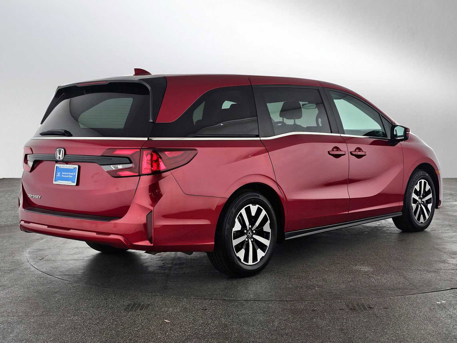Certified 2025 Honda Odyssey EX-L image 3