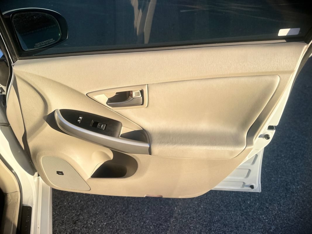 Used 2014 Toyota Prius Five FWD image 20