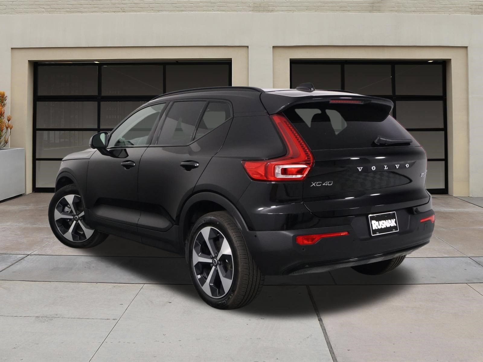 Used 2026 Volvo XC40 B5 Plus AWD/4WD image 2